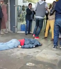 Thief Gets Brutal Instant Mob Justice after Tyring to Rob Woman