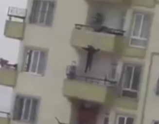 16 Years Old Girl Commits Suicide Jumping from Building