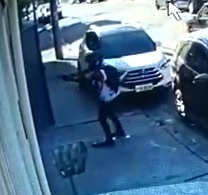 Off Duty Police Officer Shocks Hitman ... Guns Him Down