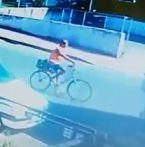 Dipshit Heads Into Oncoming Traffic