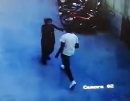 Dude Stabs His Girlfriend on the Street