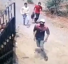 Dude Not Fast Enough.. Chased Down and Killed with Knives