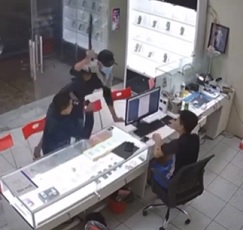 Psycho Takes Clerks Hand Off with a Machete