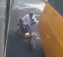 Driving Between Two Buses....Not Smart