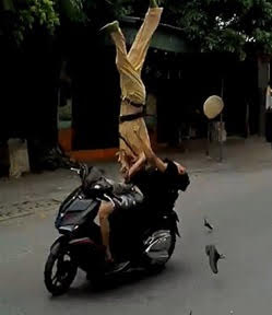 Police Officer Ragdolled..