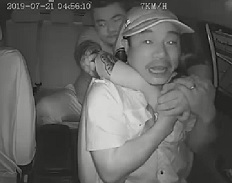 Taxi Driver Attacked by the Passenger (Uncensored) 