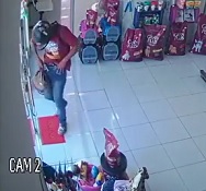 Moronic Robber Shoots Himself in the Testicles 