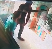 Robber Receives Well Deserved Instant Karma