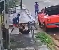 Dude Stabbed with Butcher Knife During Altercation 