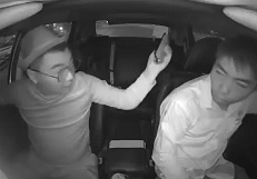 Funny Hat Wearing Dude Attacks Uber Driver