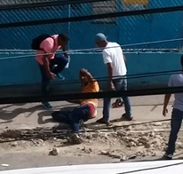 Dude Receives Brutal Mob Justice