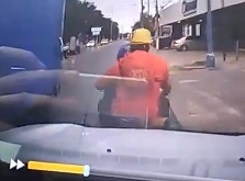 Purse Thieves Get Fast Karma (Runover by Good Samaritan) 