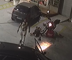 Dude Ends Fight with a Shot to Rivals Face