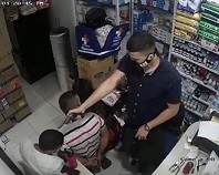 Don't Try to Stop a Robbery..U Might Get Killed.