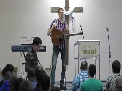 Singer Dies on Stage