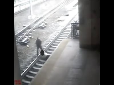 N.J. TRANSIT POLICE OFFICER PULLS MAN OFF TRACKS SECONDS BEFORE THE TRAIN ARRIVES 