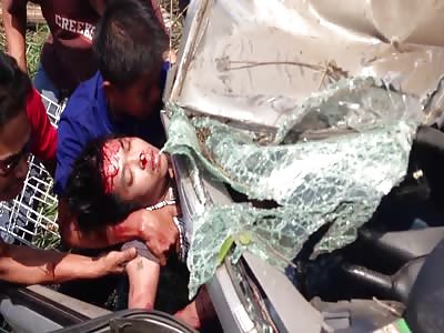 Remove bodies stuck between the iron bars automobile accident