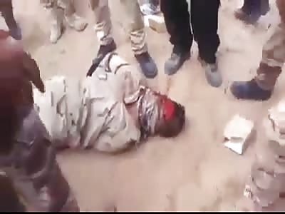 Brutal execution of a spy by troops Daesh