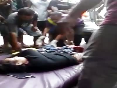 Female pedestrian dies crushed by a truck