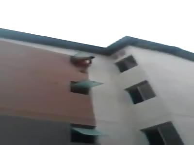  Construction workers lynch a thief