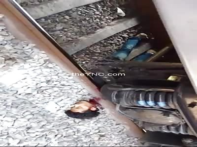 The young man killed himself by placing his neck on the railway lines