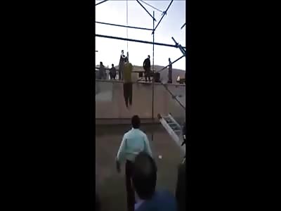 Public Execution: Van Moves Under His Feet and He is Hanged to Death