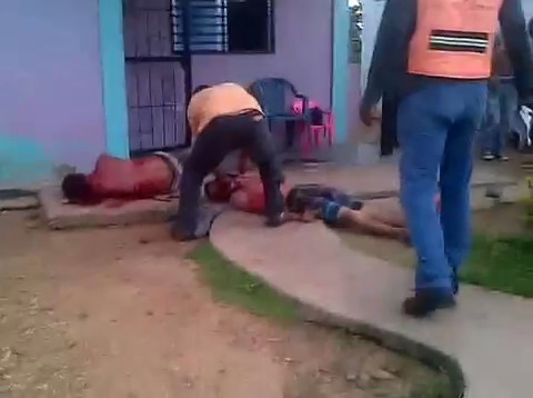 Two Thieves are Beaten , Lynched and His Throat Slit