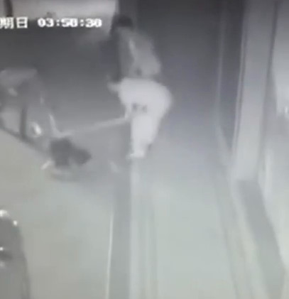 Man Brutally Beaten And Hands Chopped By Machete Blows