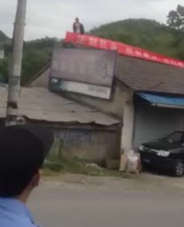 Suicide: Man Sets Himself on Fire Over the Roof