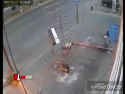 HANDLE THE SCAFFOLDING!