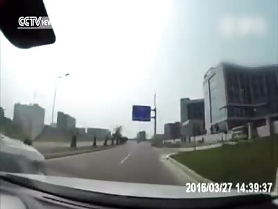 THE DEATH MOMENT: COUPLE IN A CAR HIT BY TRUCK AND BURIED IN RUBBLE