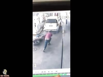 NO MERCY: POLICE PREVENT ASSAULT SHOOTING AT THIEVES