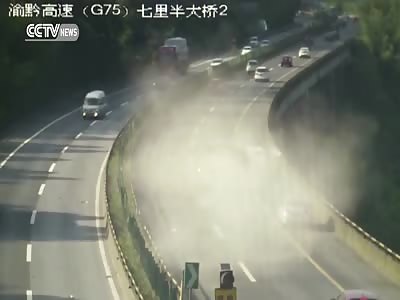 DRIVER NARROWLY ESCAPES HORRIBLE TRAFFIC INCIDENT