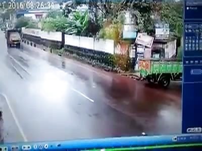 SHOCKING ROAD ACCIDENT - HELMET SAVED THE BIKER