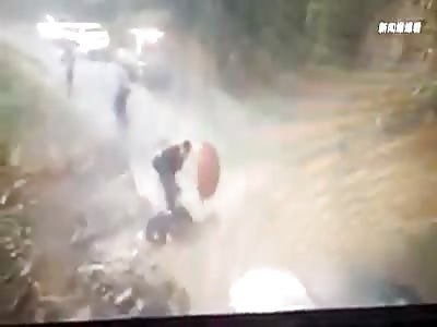 TOURISTS HIT BY FALLING ROCK DUE TO LANDSLIDE