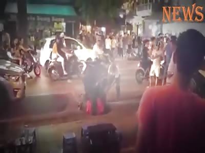 SHOCKING MACHETE FIGHT IN THE STREET