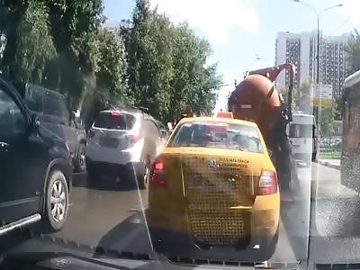 SHIT VIDEO: TRUCK SEWER EXPLODE IN MOSCOW