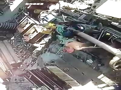 OMG !!! MAN IS 'TWISTED' IN A MACHINE (VERTICAL VIEW)