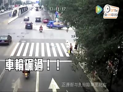 LITTLE GIRL DIES AFTER FALLING OUT OF CAR AND BEING RUN OVER IN DRIVEWAY