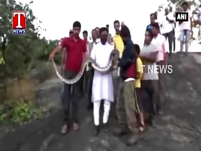 WHAT ABOUT TAKING A SELFIE WITH A PYTHON?