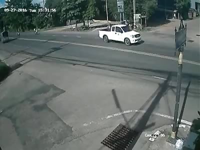 HEAD LOOKING FOR POLE