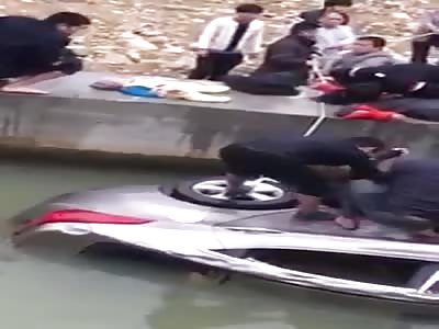 SEVERAL DEAD AFTER CAR FALLING IN WATER