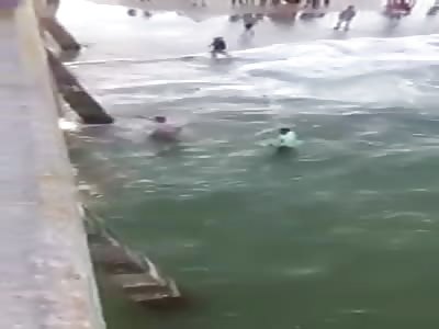 BLOOD IN THE WATER...SHARK BITE MAN'S HAND