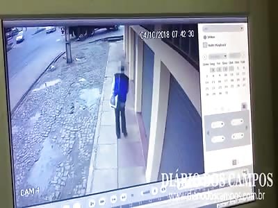 CYCLIST DIE CRUSHED BY TRUCK (WITH AFTERMATH)