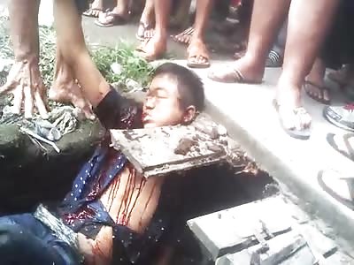 Motorcyclist Dies Suffocated with Head Stuck in Woden Bridge