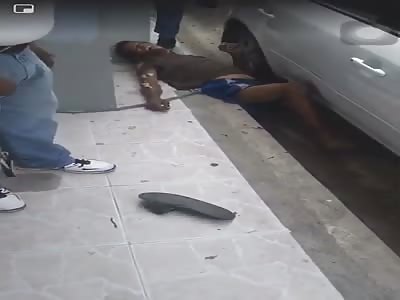 ELECTROCUTED IN A POLE, HE FELL ON THE ROOF OF A CAR AND ASK FOR HELP