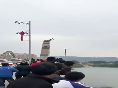 MAN JUMP FROM HIGH BRIDGE