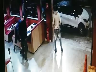 MAN REACTS ASSAULT AND SHOT BANDIT