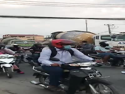 MOTORCYCLE X TRUCK = GORE DAYS