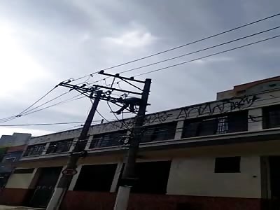 MAN TOASTED IN THE ELECTRIC POLE